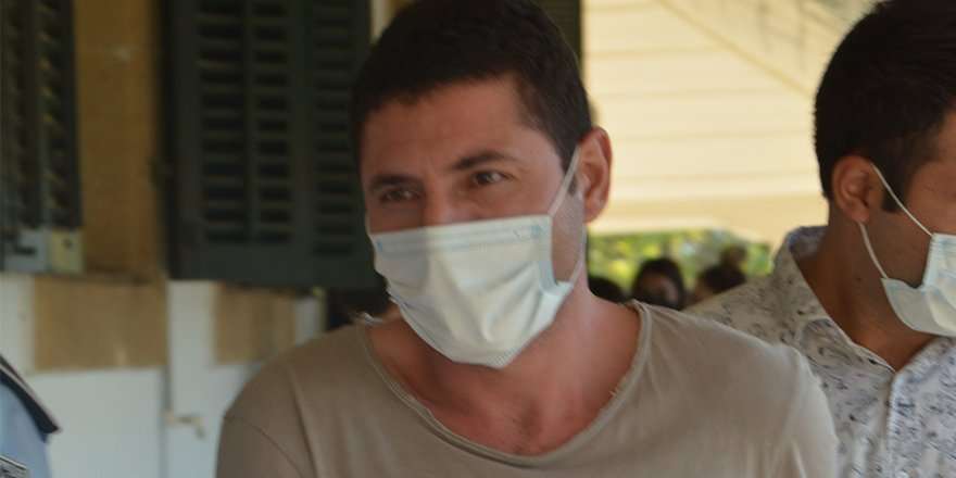 Çalıştığı işyerinden 2 bin 850 TL çalıp, yurtdışına çıkış yaptığı sırada yakalanan Doğu Taşdemir’in 6 ay süreyle hapis cezasına çarptırılmasına karar verildi. Çalıştığı işyerinden 2 bin 850 TL çalıp, yurtdışına çıkış yaptığı sırada yakalanan Doğu Taşdemir’in 6 ay süreyle hapis cezasına çarptırılmasına karar verildi.