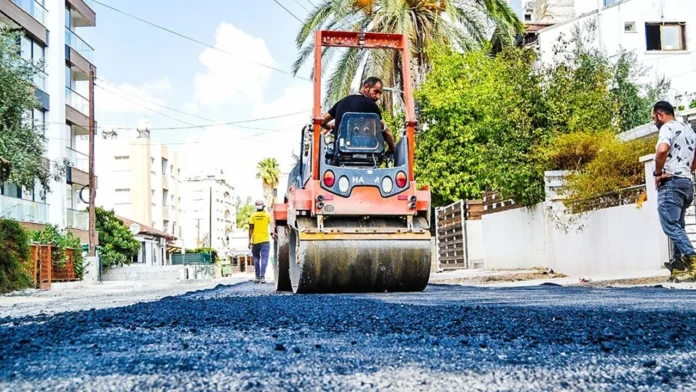 Lefkoşa’da kazı yapılan alanlarda kalıcı asfaltlama çalışmaları başlıyor