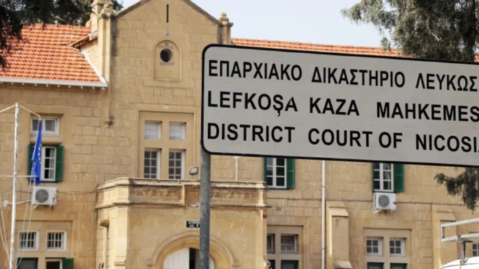 Kıbrıs Rum mallarının satışına karıştıkları gerekçesiyle tutuklanan iki Macar kadın mahkemeye çıkarıldı