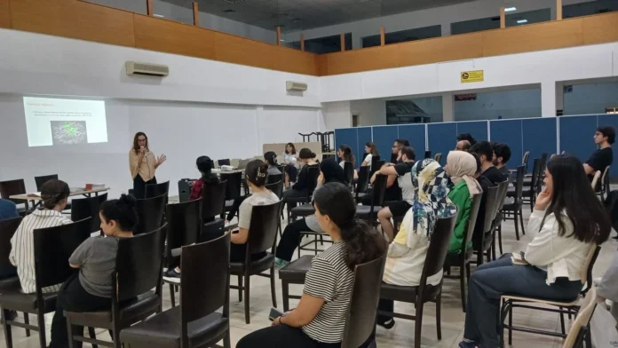 DAÜ-PDRAM'dan "üniversite yaşamına uyum" semineri