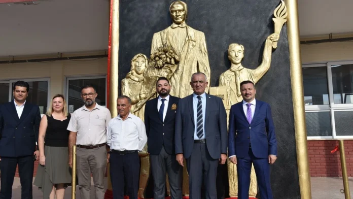 Canbulat Özgürlük Ortaokulu’nda Atatürk büstü rölyef çalışması ve su arıtma odasının açılışı yapıldı Canbulat Özgürlük Ortaokulu’nda Atatürk büstü rölyef çalışması ve su arıtma odasının açılışı yapıldı