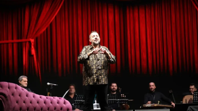 “Ata Demirer Gazinosu” ile MOE Açık Hava Sahnesi’nde nostalji rüzgarları esti…