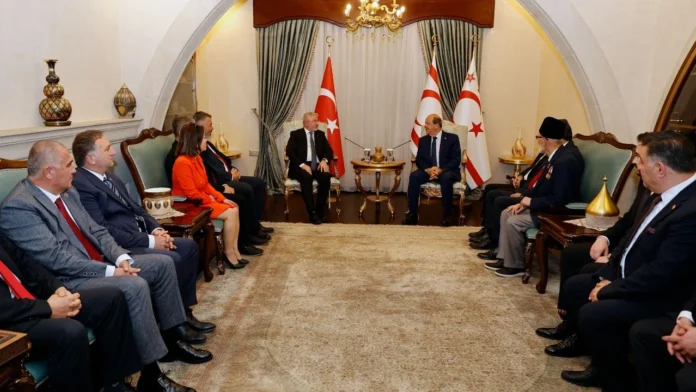 Cumhurbaşkanı Tatar, Çorum Belediye Başkanı ve beraberindeki heyeti kabul etti Cumhurbaşkanı Tatar, Çorum Belediye Başkanı ve beraberindeki heyeti kabul etti