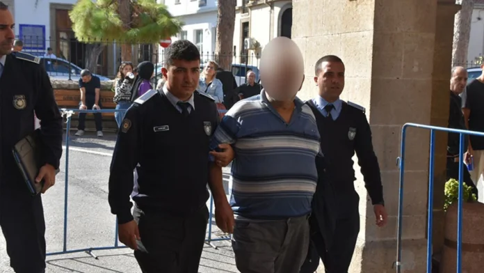 Yaş 75: Eşini darp etti, elmacık kemiğini kırdı!
