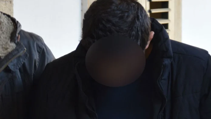 Yurdun bahçesinde adam bıçakladı: 1 ağır yaralı