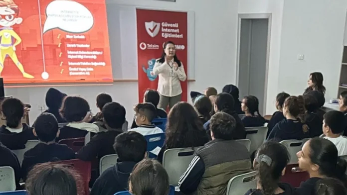 Ortaokul altıncı sınıflara güvenli internet eğitimi veriliyor