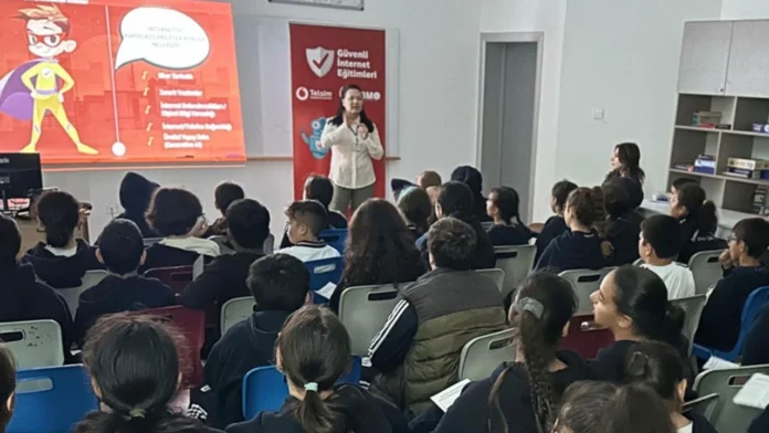 “Güvenli İnternet Eğitim Seminerleri” tüm ortaokul 6. sınıflarda verilmeye başlandı