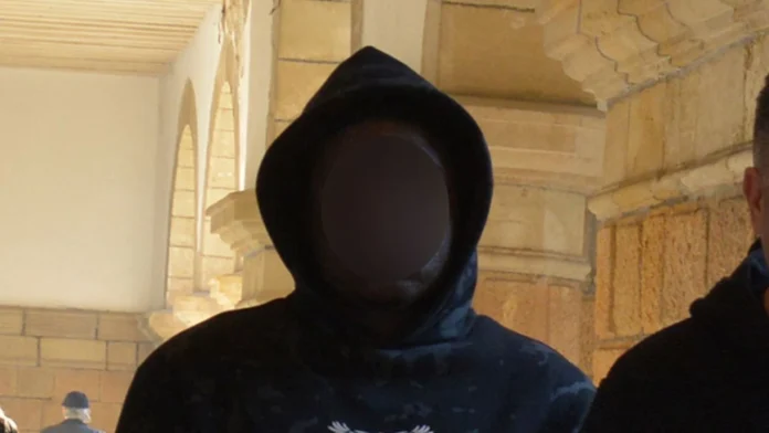 Aracından para, uyuşturucu ve hassas terazi çıktı Aracından para, uyuşturucu ve hassas terazi çıktı