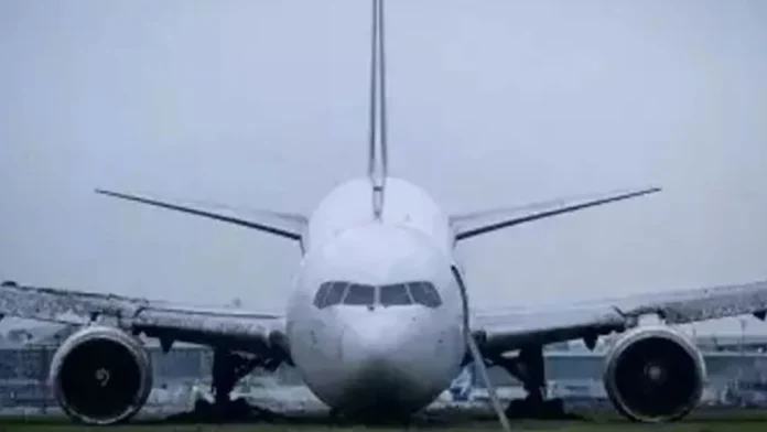 Şimdi de Kanada... Yolcu uçağı pistten çıkarak alev aldı