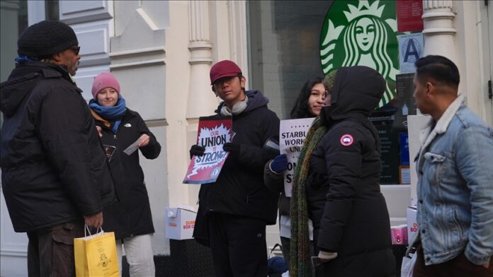 Starbucks çalışanlarının grevi ABD genelinde 300'den fazla şubeye yayılıyor
