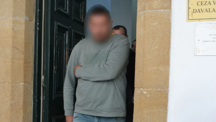 trafik-kavgahsk vTrafikte tartıştılar, parke taşlarıyla kavga ettiler Trafikte tartıştılar, parke taşlarıyla kavga ettiler