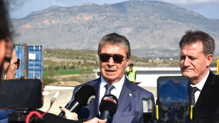 Üstel ile Bakan Arıklı, Lefkoşa Kuzey Çevre Yolu yapım çalışmalarını inceledi