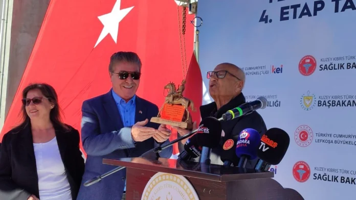 Şinasi Özdeş: Ünal Üstel sen çok yaşa