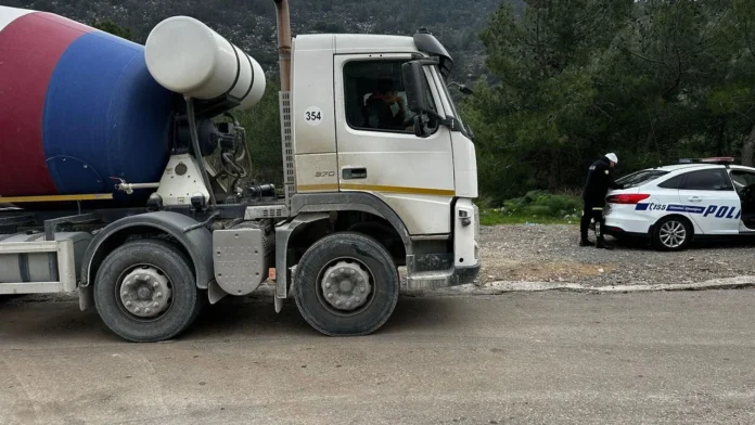 Polisin kamyon araçlara yönelik denetimleri sürüyor...