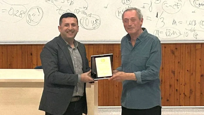 Ünlü Rus Fizikçi, DAÜ'de seminer verdi... Ünlü Rus Fizikçi, DAÜ'de seminer verdi...