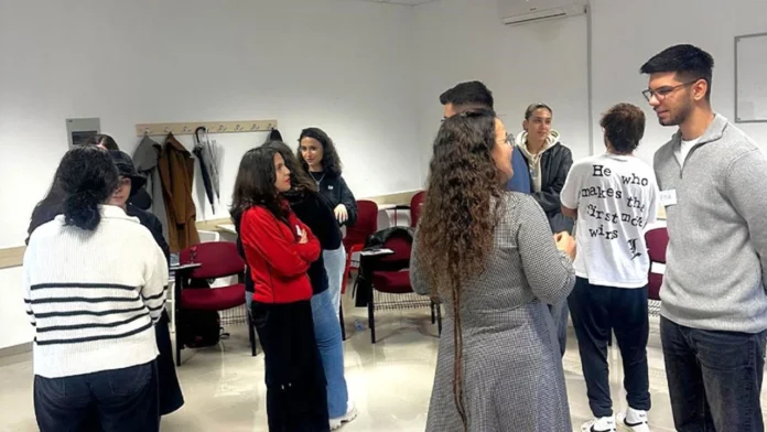 dauug DAÜ'de 'Sağlıklı Yaşamı Sabote Eden Duygu ve Düşüncelerle Baş Etmek' konulu çalışma yapıldı! DAÜ'de 'Sağlıklı Yaşamı Sabote Eden Duygu ve Düşüncelerle Baş Etmek' konulu çalışma yapıldı!