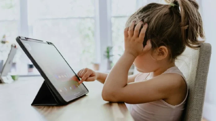 Uzmanlarından 'dijital bağımlılık' uyarısı: Telefon ve tabletler ‘ucuz bakıcı’