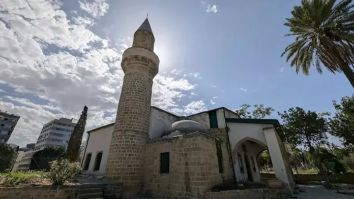 Güney Kıbrıs’taki Bayraktar Camisi’ne bir haftada 2 kez saldırı düzenlendi guney-kibristaki-camiye-a-971-2-41-1024x576 Güney Kıbrıs’taki Bayraktar Camisi’ne bir haftada 2 kez saldırı düzenlendi