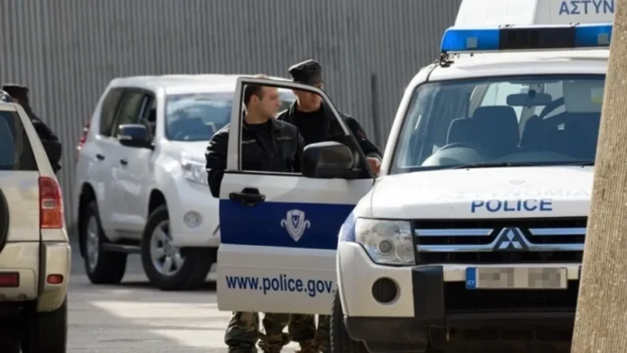 Güney Kıbrıs’ta iki polis farklı suçlardan tutuklandı