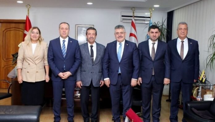 Dışişleri Bakanı Ertuğruloğlu, TBMM heyetini kabul etti