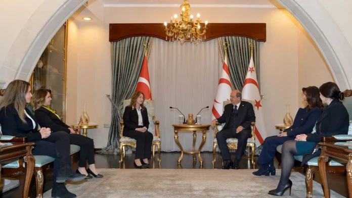 Cumhurbaşkanı Tatar, Eczacılar Birliği Başkan ve yönetim kurulunu kabul etti Cumhurbaşkanı Tatar, Eczacılar Birliği Başkan ve yönetim kurulunu kabul etti