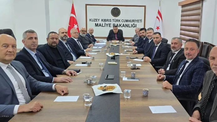 Maliye Bakanı Berova, KKTC Sigorta ve Reasürans Şirketler Birliği Heyetini Kabul Etti