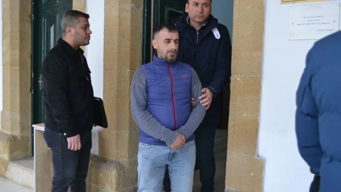 Lefkoşa'da 'borcunu öde' kavgası... Bıçakla yaraladı!