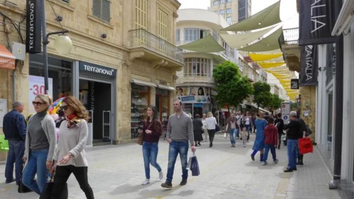 Kıbrıslı Rumlar hükümetin ekonomik icraatlarından memnun değil!