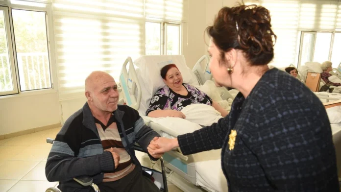 Başbakan'ın eşi Zerrin Üstel, Bülent Ecevit Rehabilitasyon Merkezi’ni ziyaret