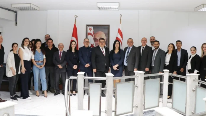 Maliye Bakanı Dr. Özdemir Berova, Ramazan Bayramı öncesinde bakanlık ve bakanlığa bağlı dairelerde görev alan Maliye personeli ile bayramlaştı.