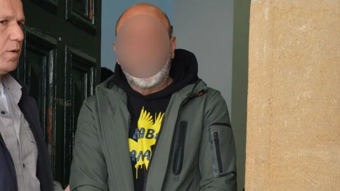 Eski eşinin kapısına dayandı...