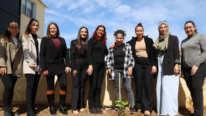 İskele Belediyesi, 8 Mart Kadınlar Günü dolayısıyla bölgede yaşayan kadınlara fidan hediye etti