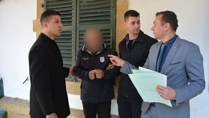 Silahlar ve şarjörlerle yakalanan zanlı mahkemede!