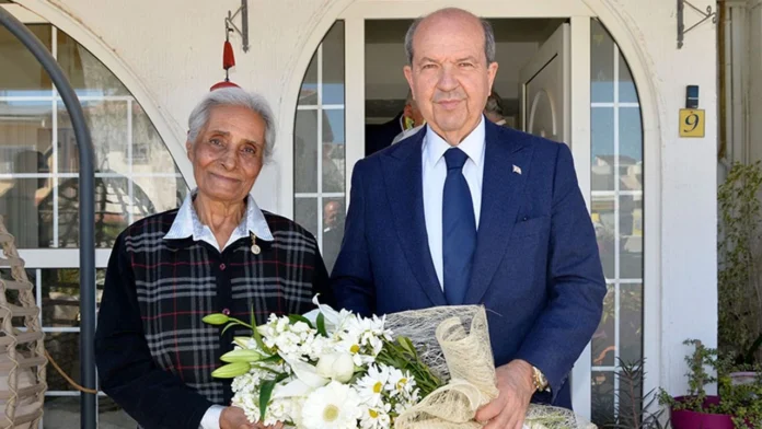 Cumhurbaşkanı Tatar, 8 Mart Dünya Emekçi Kadınlar Günü nedeniyle Ayten Berkalp’i ziyaret etti