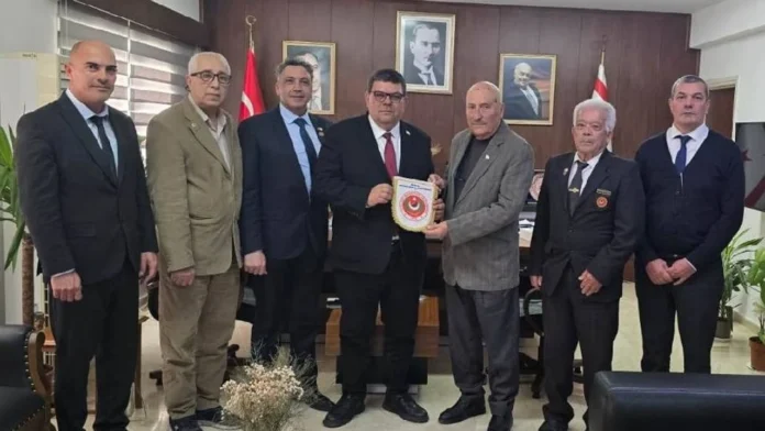 Bakan Berova, Mücahit Komutanları Derneği heyetini kabul etti Bakan Berova, Mücahit Komutanları Derneği heyetini kabul etti