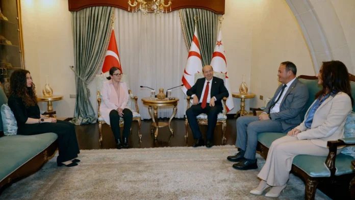 Cumhurbaşkanı Tatar, Kıbrıs Otizm Derneği heyetini kabul etti