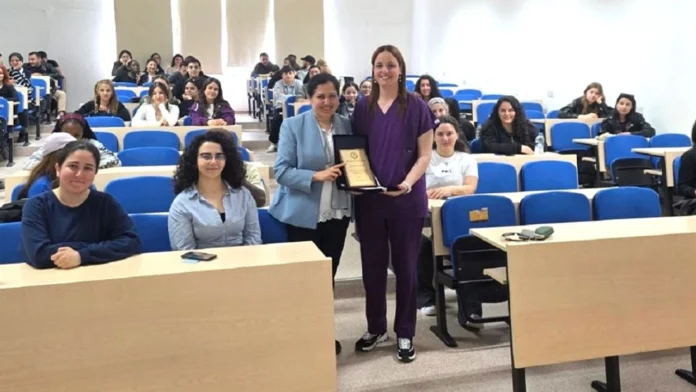 dauhemsirelik DAÜ'den hemşirelik öğrencilerine etkinlik
