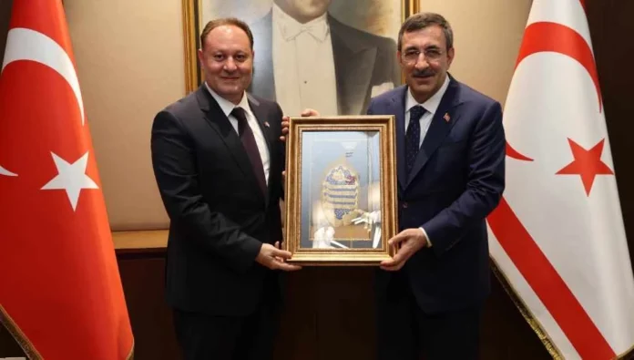 Cevdet Yılmaz, Ziya Öztürkler'i ziyaret etti
