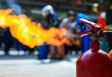 Seyir halindeki araç alev aldı