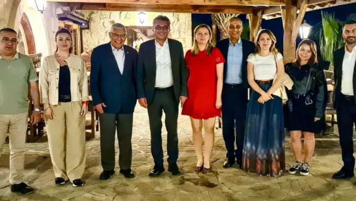 Erhürman, Türkiye’den gazetecilerle bir araya geldi