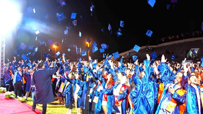 daumezun DAÜ 2024-2025 Bahar dönemi mezuniyet töreni coşkuyla gerçekleşti