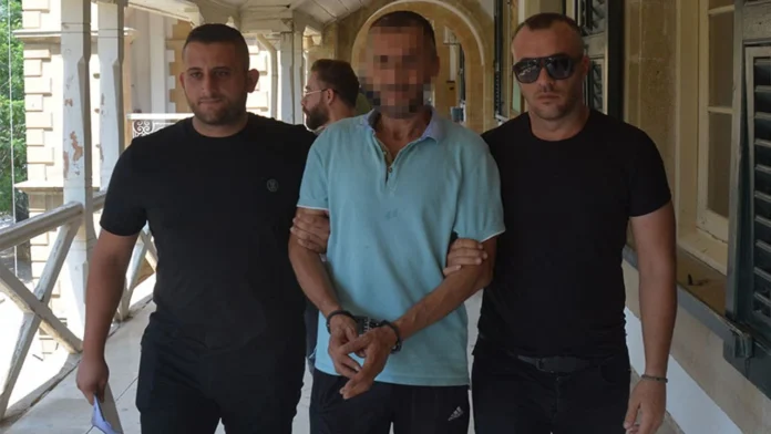 mahkeme-2 Park halindeki araçtan 3 bin dolar çaldı!