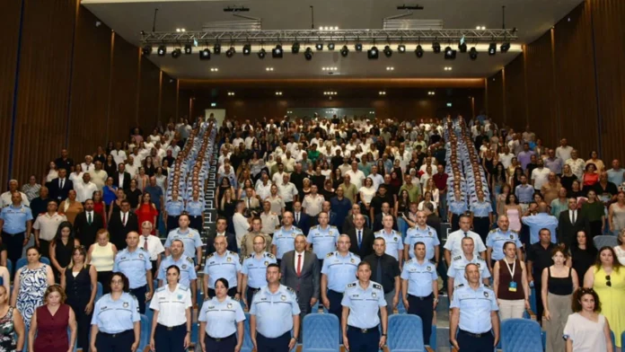 polisokulu-yemin 65. Dönem Polis Okulu Yemin ve Mezuniyet Töreni yapılıyor