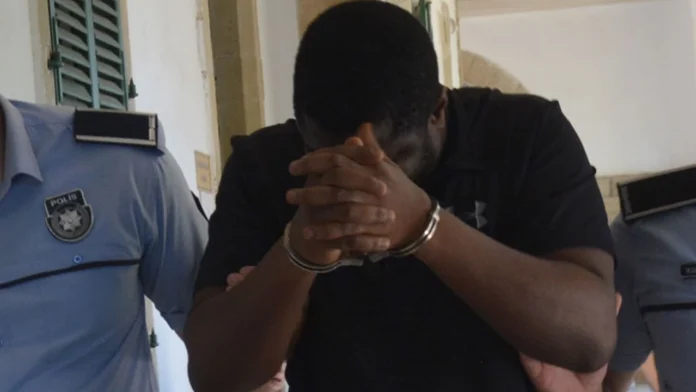 saricikacak (1) Yurt odasında uyuşturucu... Satıcı kaçak çıktı