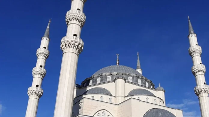 camihabericin Cami avlusunda hırsızlık: Bağış kutusundaki parayı çaldı