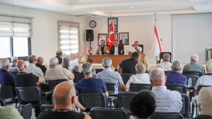 Erhürman, Kıbrıs Türk Emekliler Derneği’ni ziyaret etti