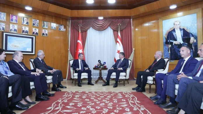 Başbakan Üstel, CHP Genel Başkanı Özel’i kabul etti