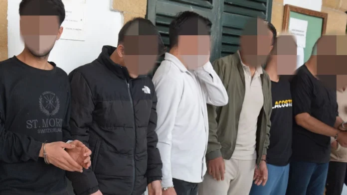 emmi "Eğer bu işi yapmazsan seni de anneni de öldürürüz"