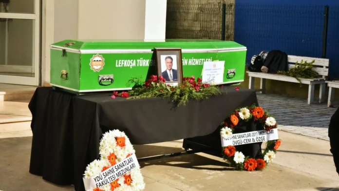 Hilmi Özen için Devlet Tiyatrosu’nda anma töreni199hilmi-ozen-cenaze-tim-8