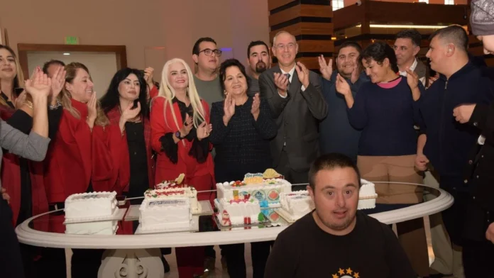 Özel gereksinimli gençlere anlamlı yeni yıl yemeği